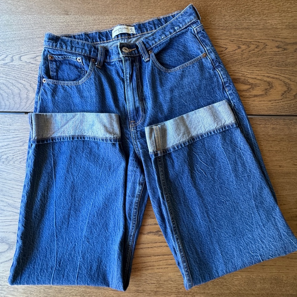 Abercrombie & Fitch jeans, High Rise, Loose style. Size 29/8, short.